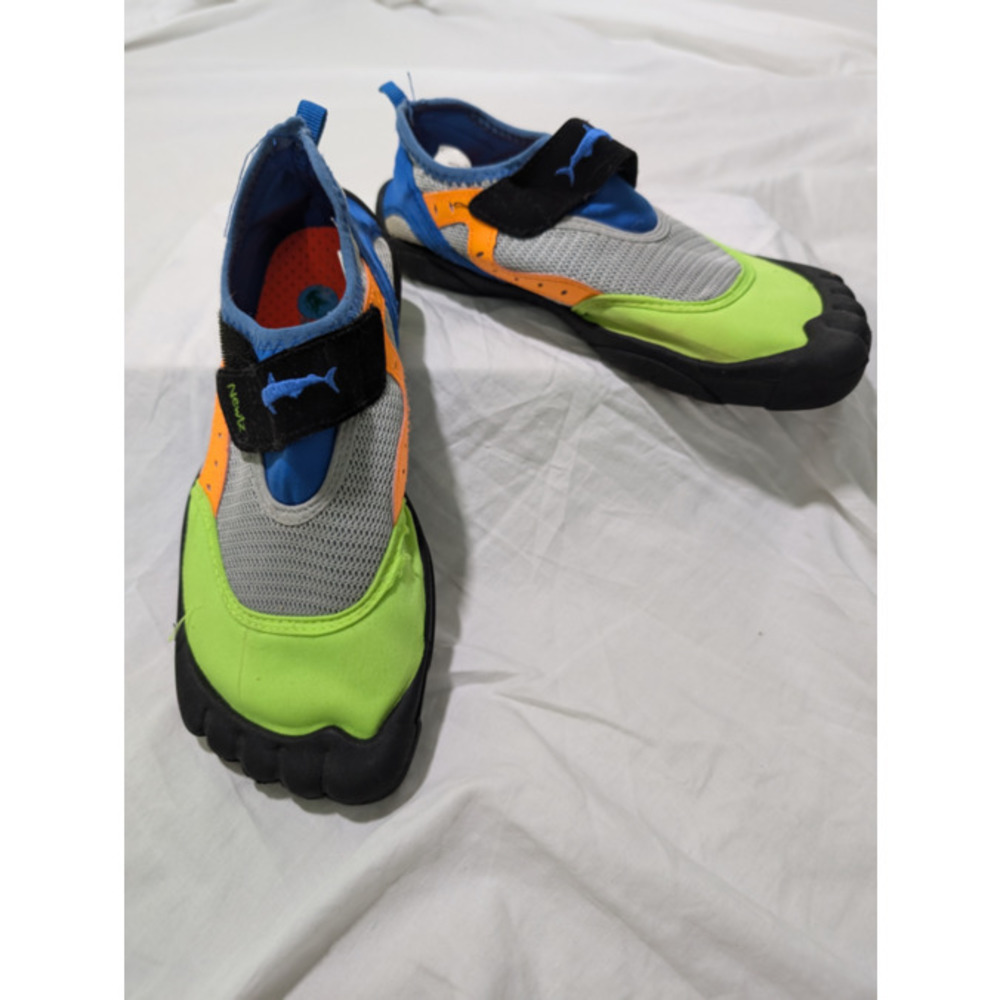 3/$21 NEWTZ Swimming Youth Shoes Velcro Kids Summer Sz 4 / 5 Blue Green